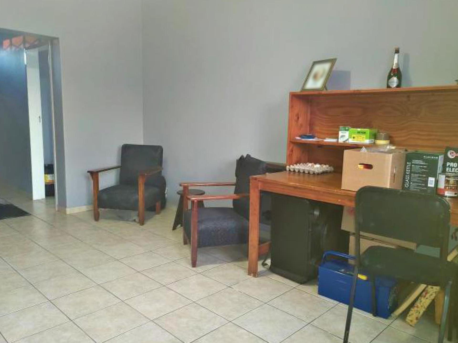 Lounges of property in Lambton
