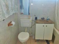Bathroom 1 of property in Lambton