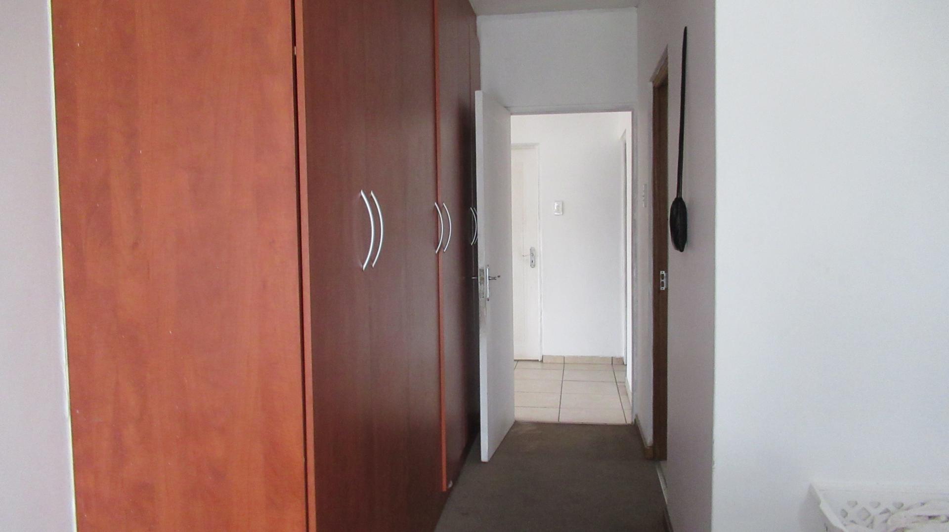 Main Bedroom - 19 square meters of property in Vanderbijlpark