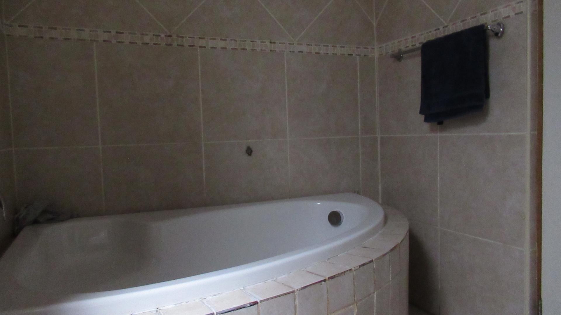 Main Bathroom - 5 square meters of property in Vanderbijlpark