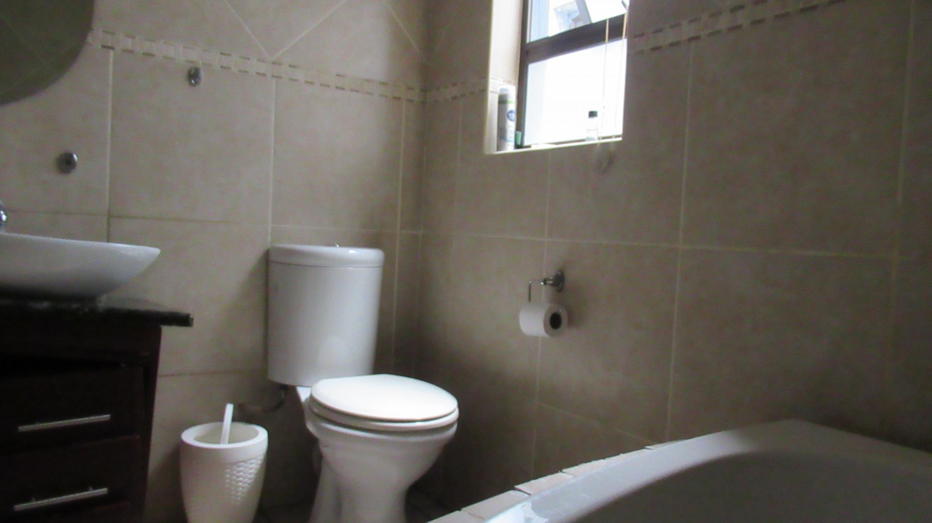 Main Bathroom - 5 square meters of property in Vanderbijlpark