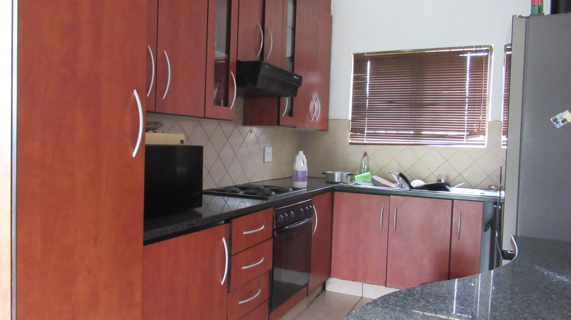 Kitchen - 8 square meters of property in Vanderbijlpark