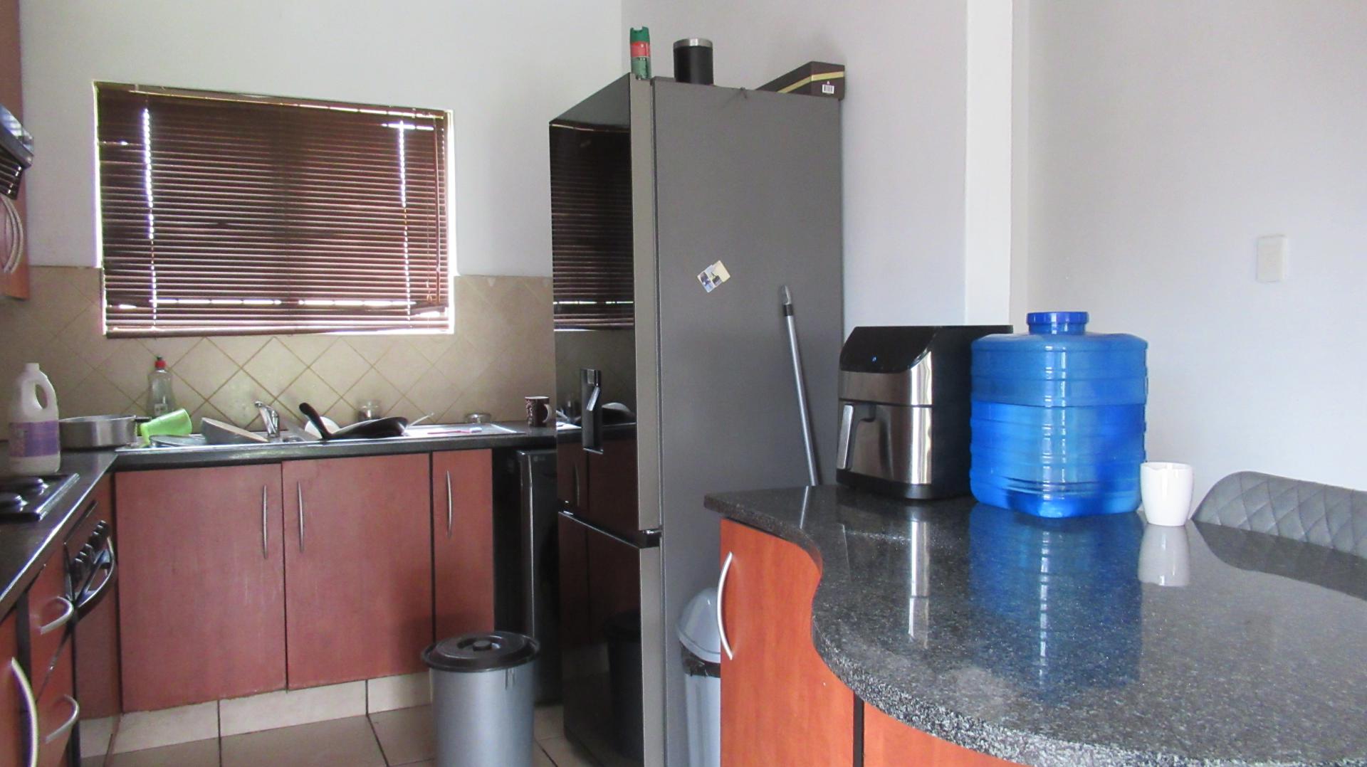 Kitchen - 8 square meters of property in Vanderbijlpark