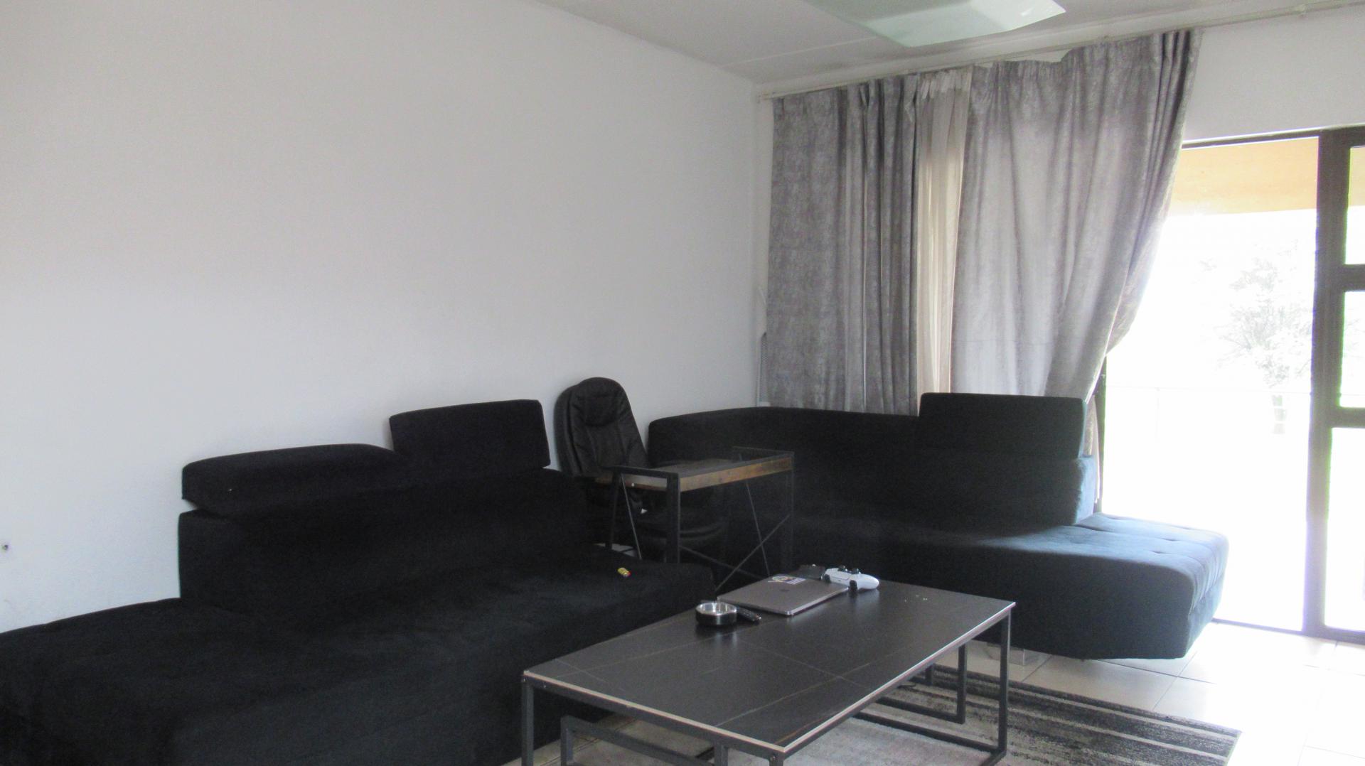 Lounges - 24 square meters of property in Vanderbijlpark