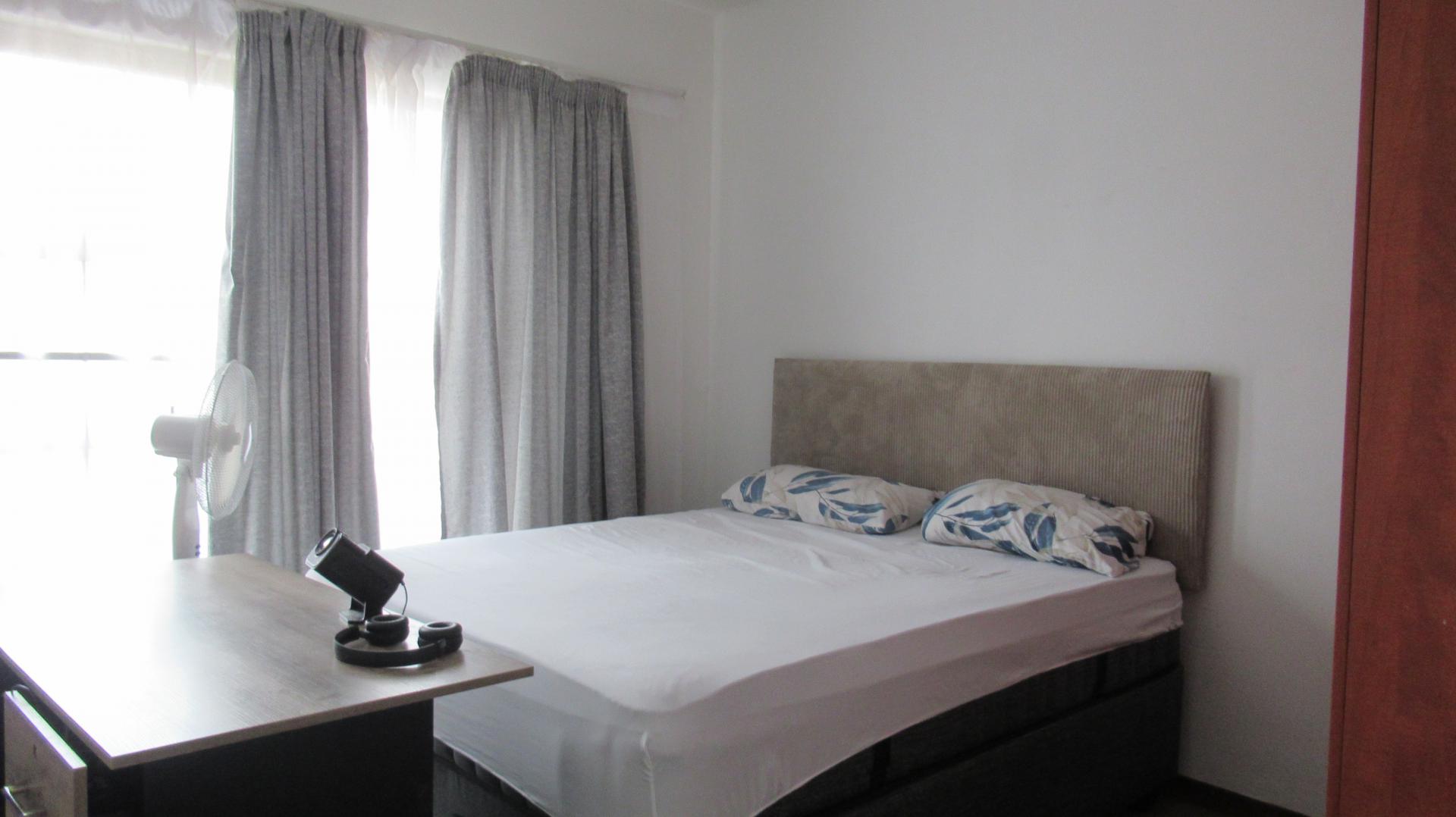 Bed Room 1 - 15 square meters of property in Vanderbijlpark