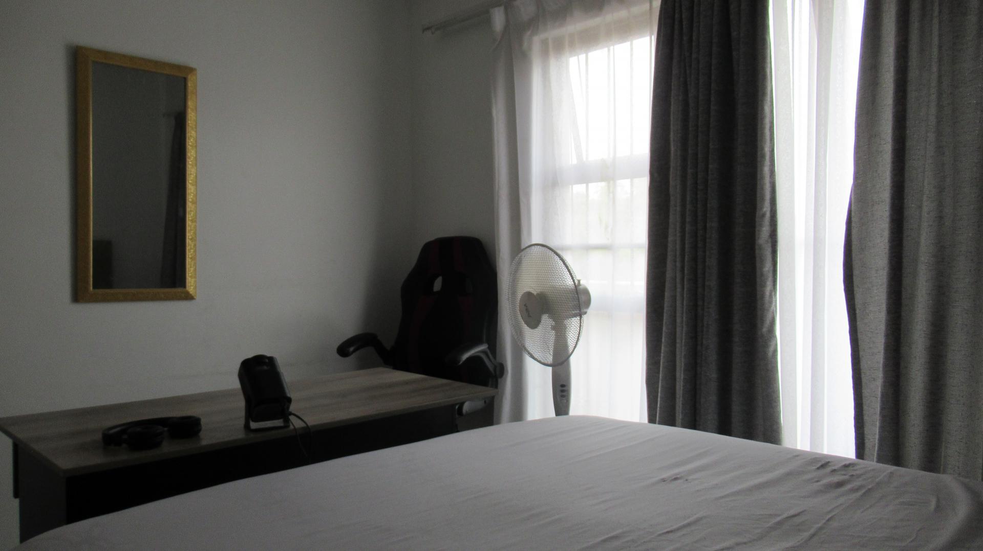 Bed Room 1 - 15 square meters of property in Vanderbijlpark