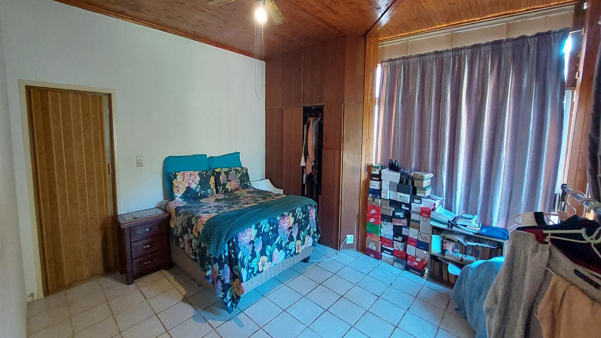 Bed Room 1 of property in Rietfontein