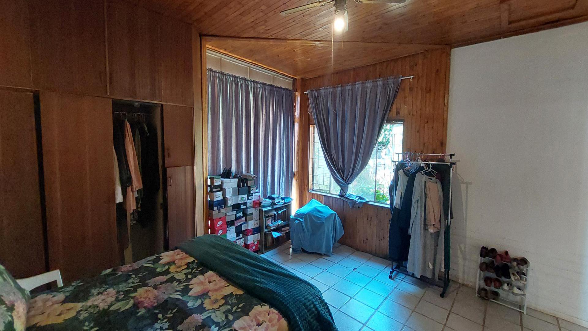 Bed Room 1 of property in Rietfontein
