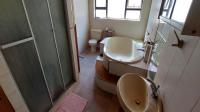Bathroom 1 of property in Rietfontein