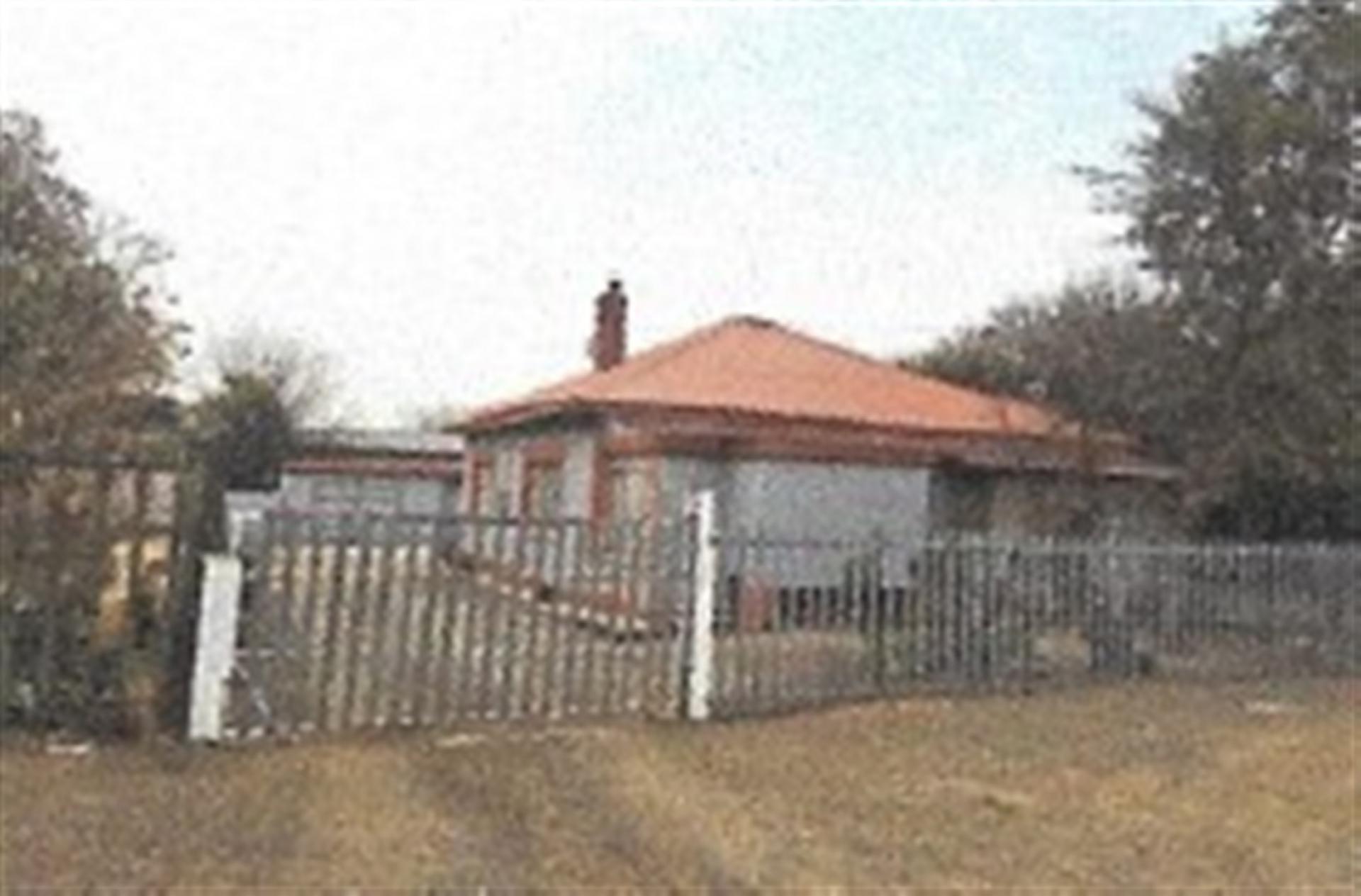 Front View of property in Heilbron