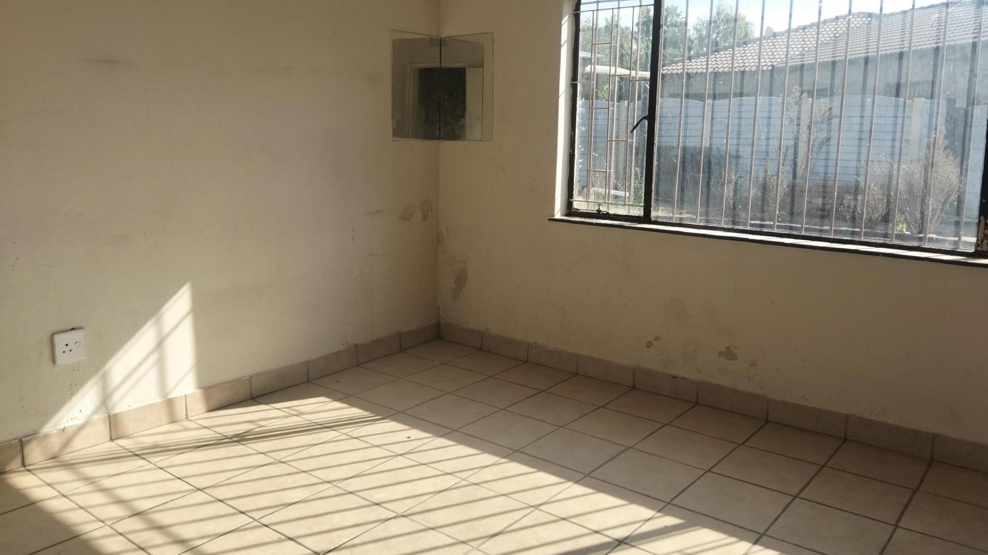 Bed Room 1 of property in Boksburg