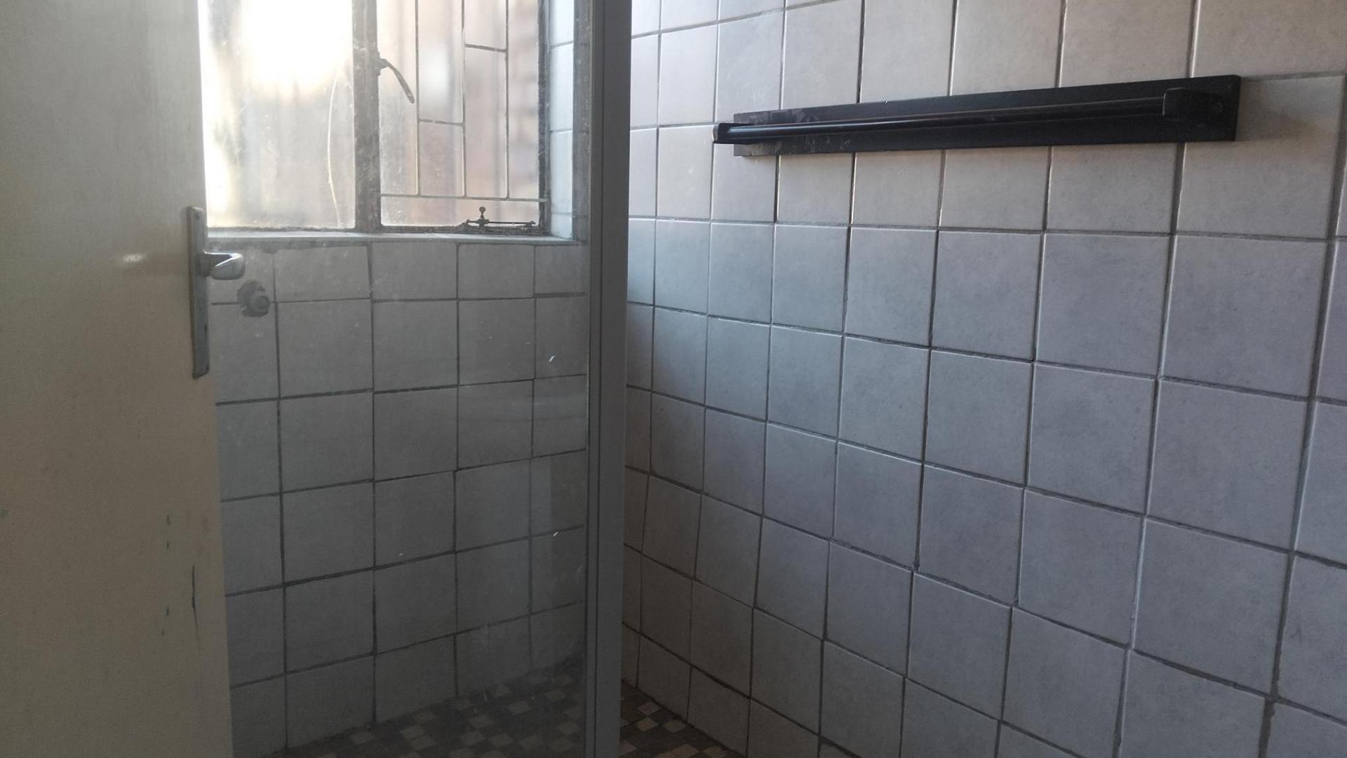 Bathroom 1 of property in Boksburg