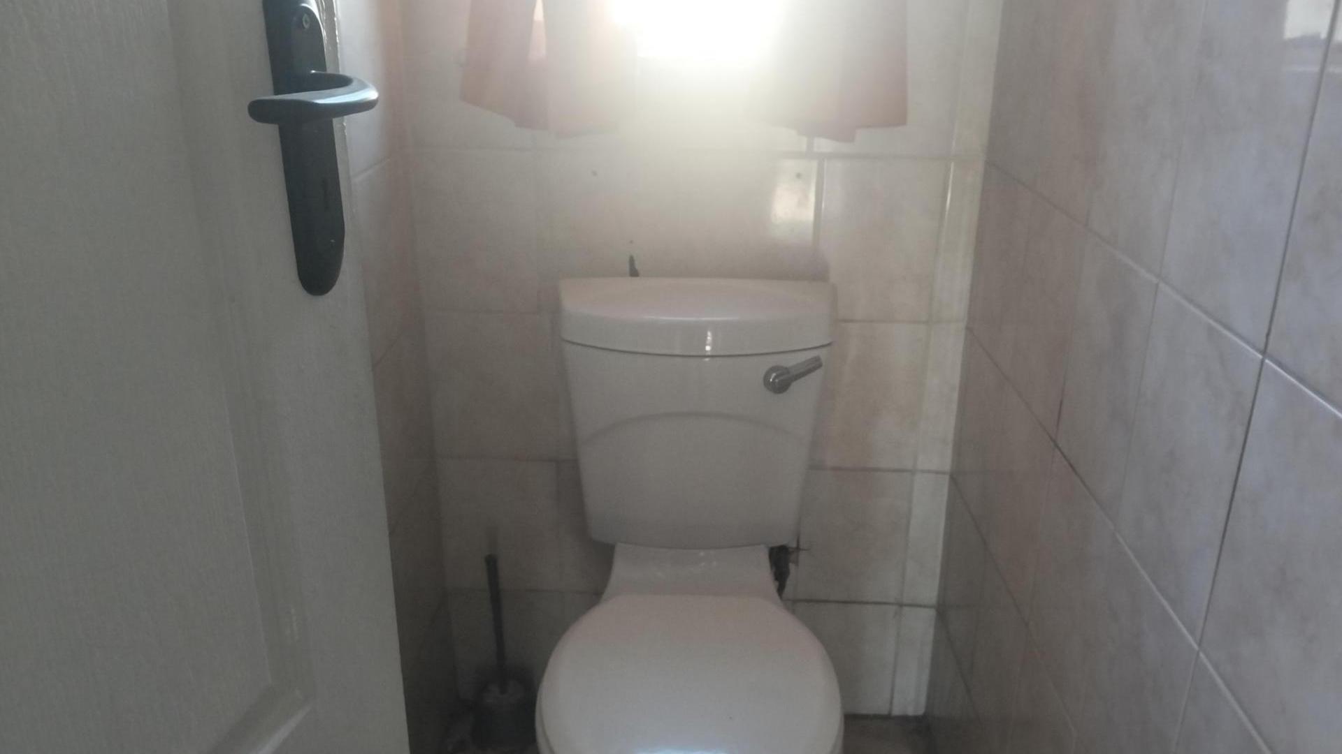 Bathroom 1 of property in Boksburg