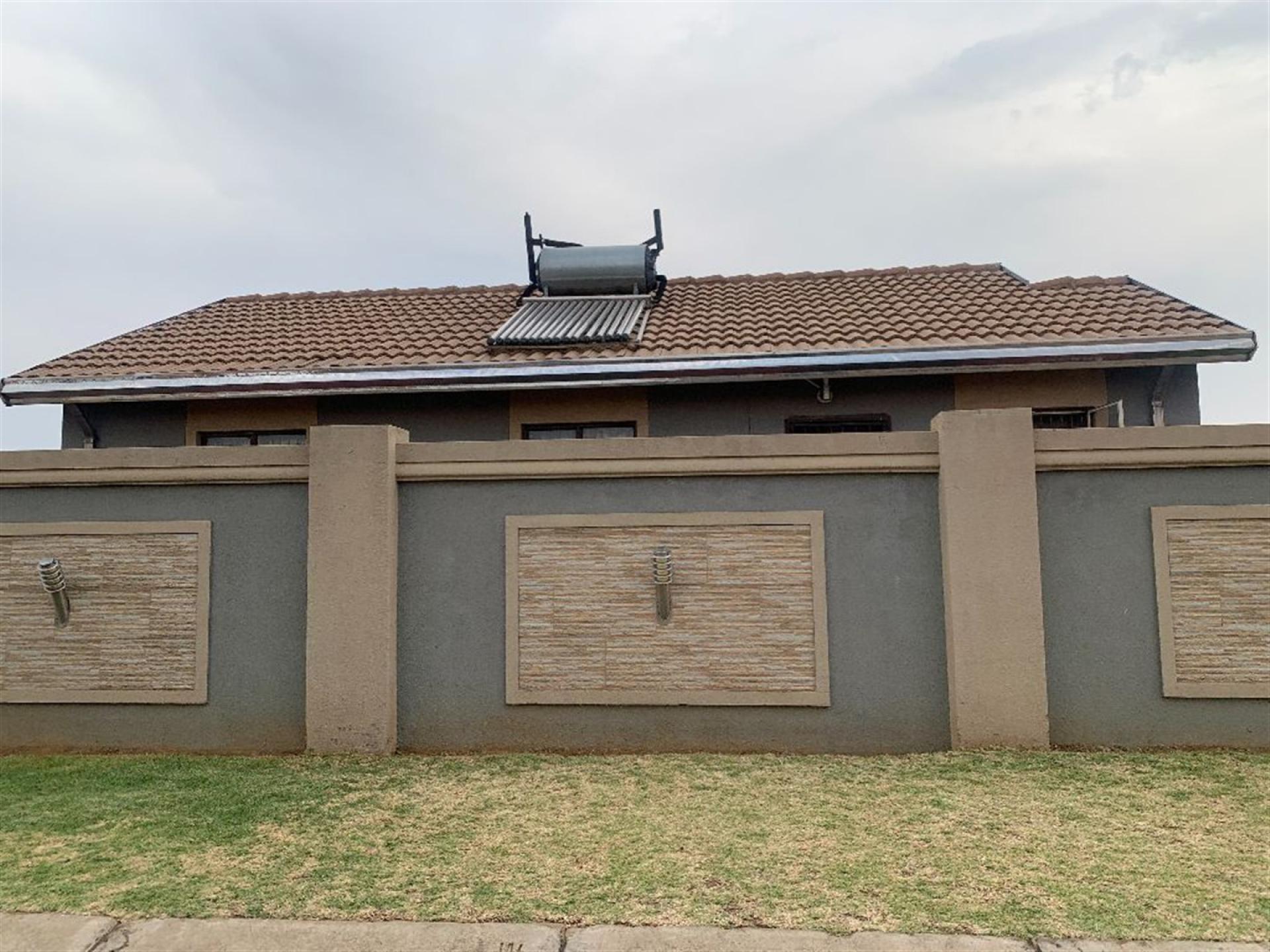 Front View of property in Windmill Park