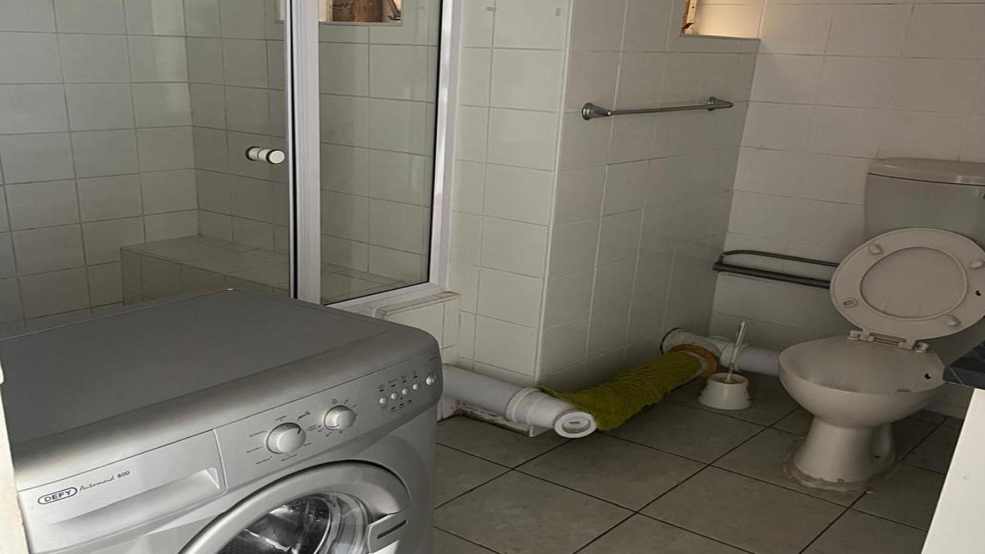 Bathroom 1 of property in Humewood 