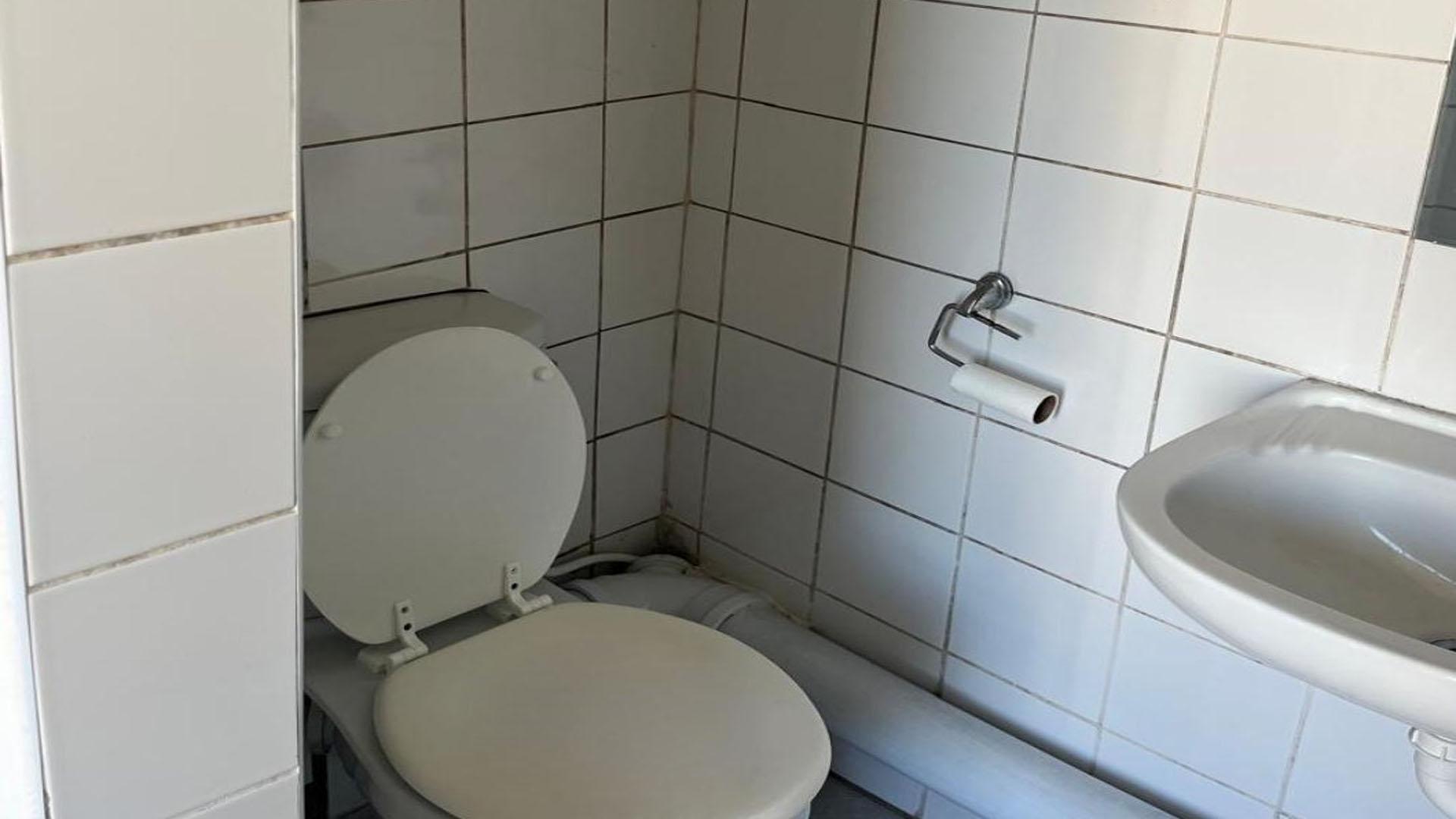 Bathroom 2 of property in Humewood 