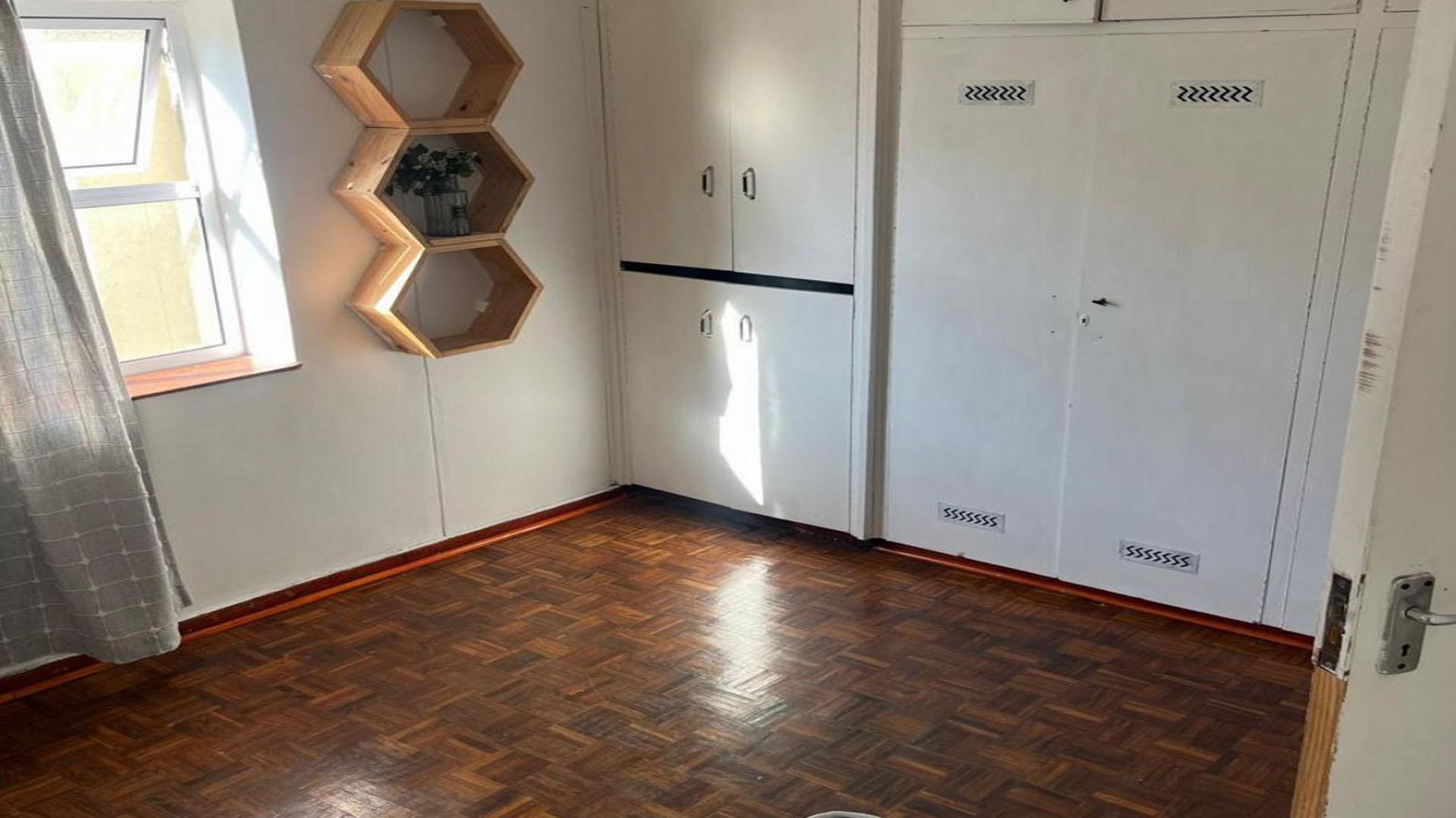 Bed Room 2 of property in Humewood 