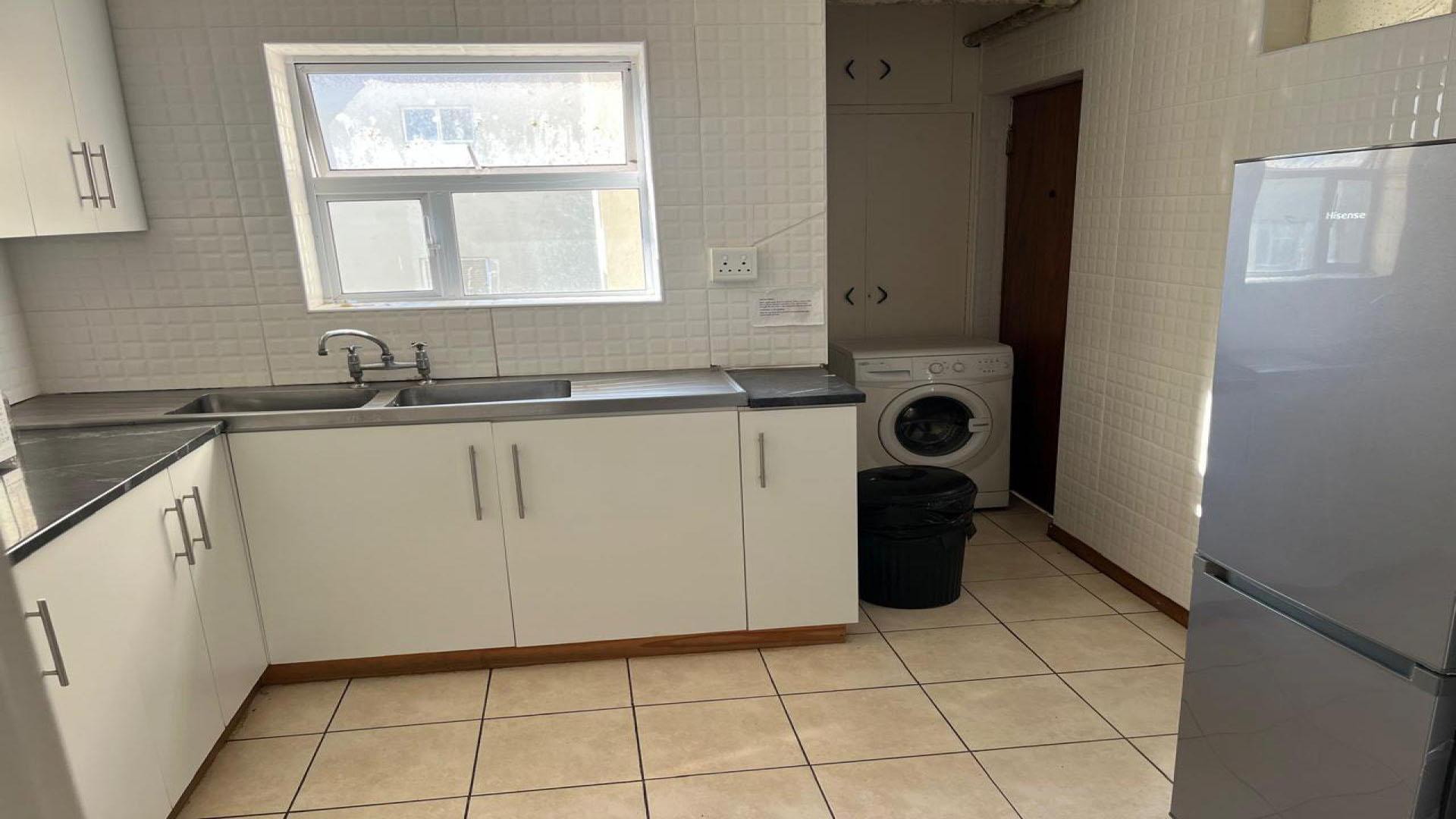 Kitchen of property in Humewood 
