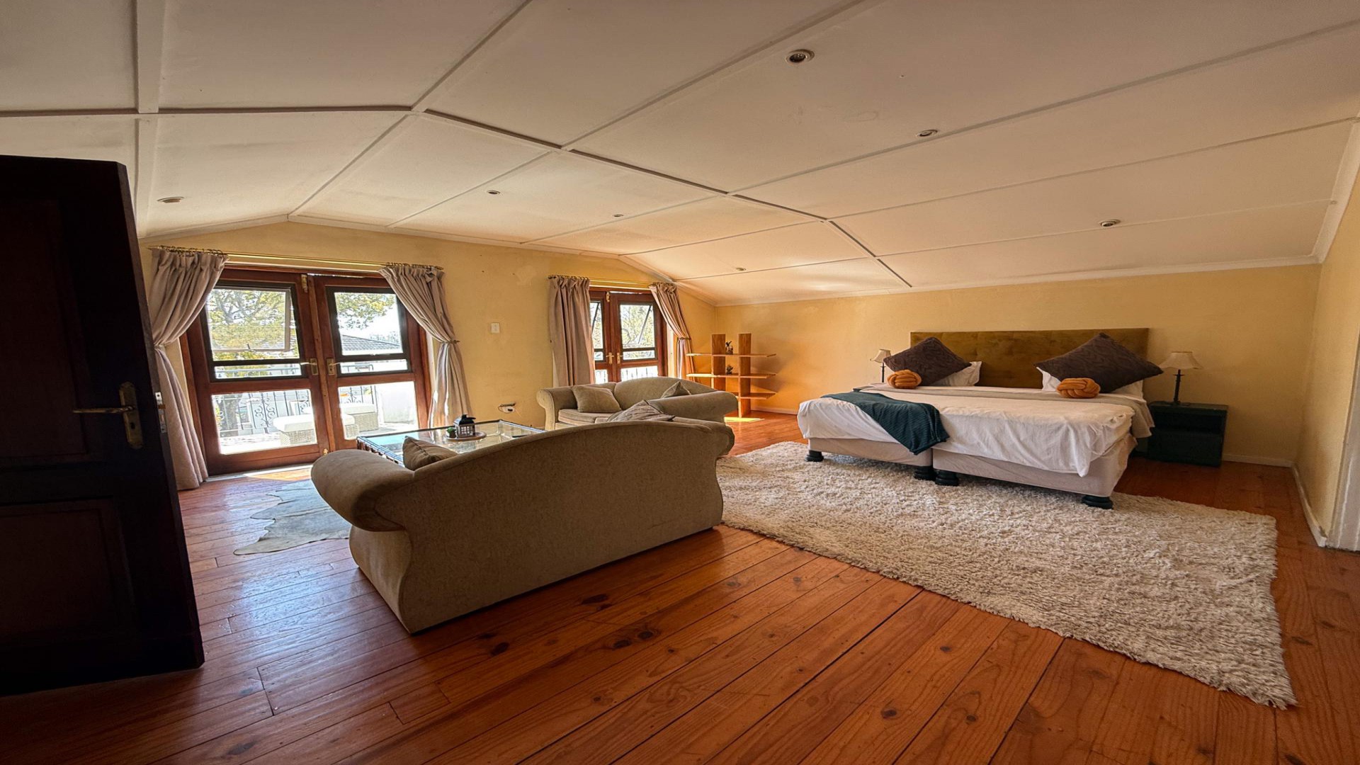 Lounges of property in Brooklyn