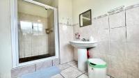 Main Bathroom - 5 square meters of property in Lincoln Meade