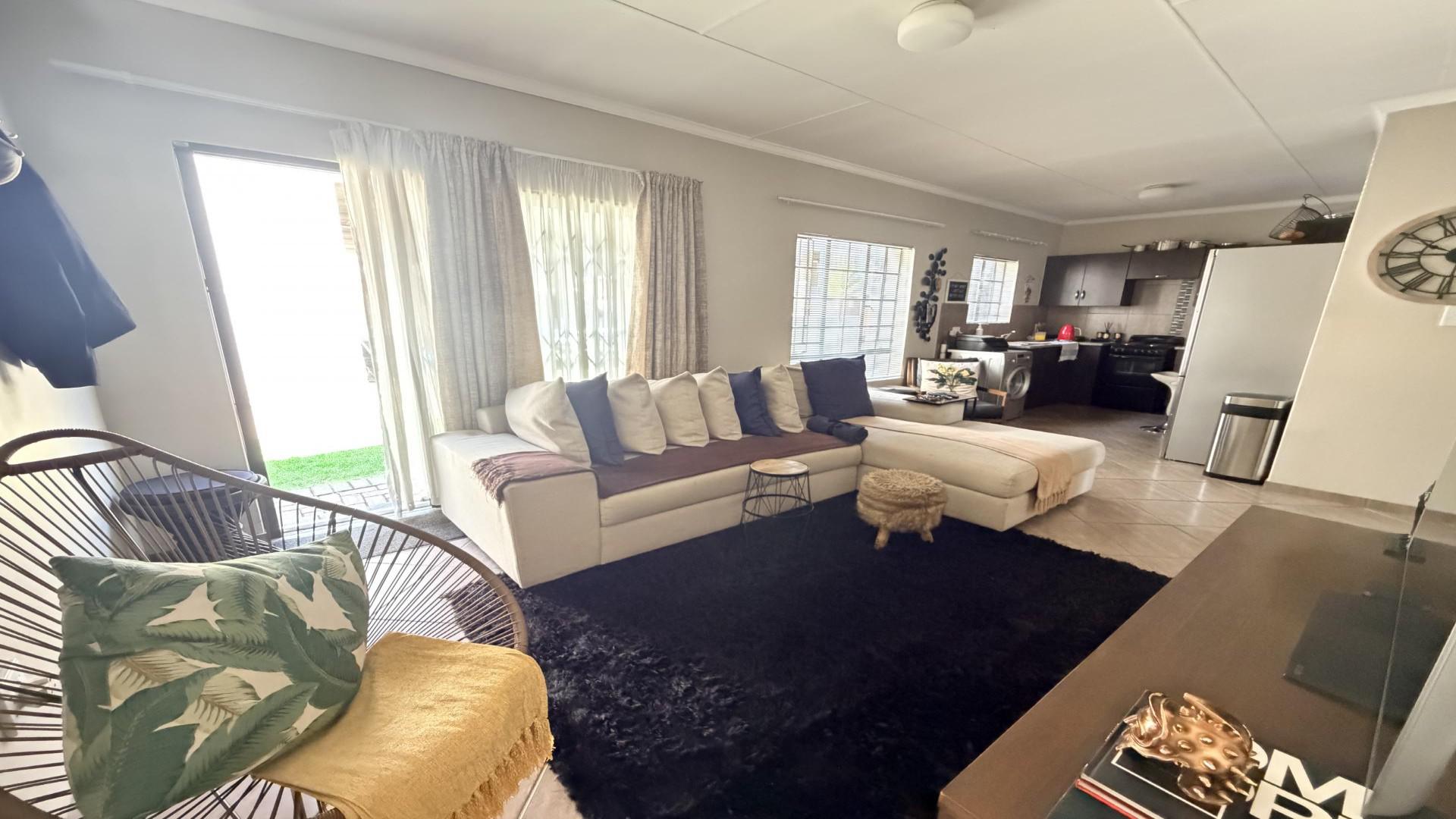 Lounges of property in Emalahleni (Witbank) 