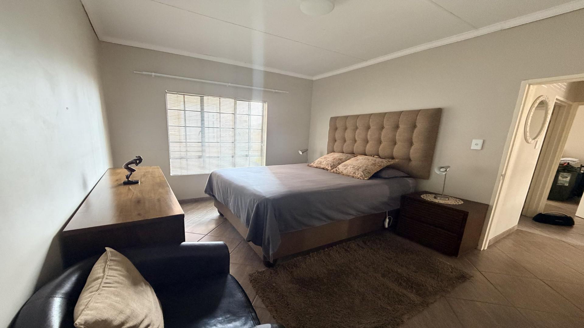 Bed Room 1 of property in Emalahleni (Witbank) 