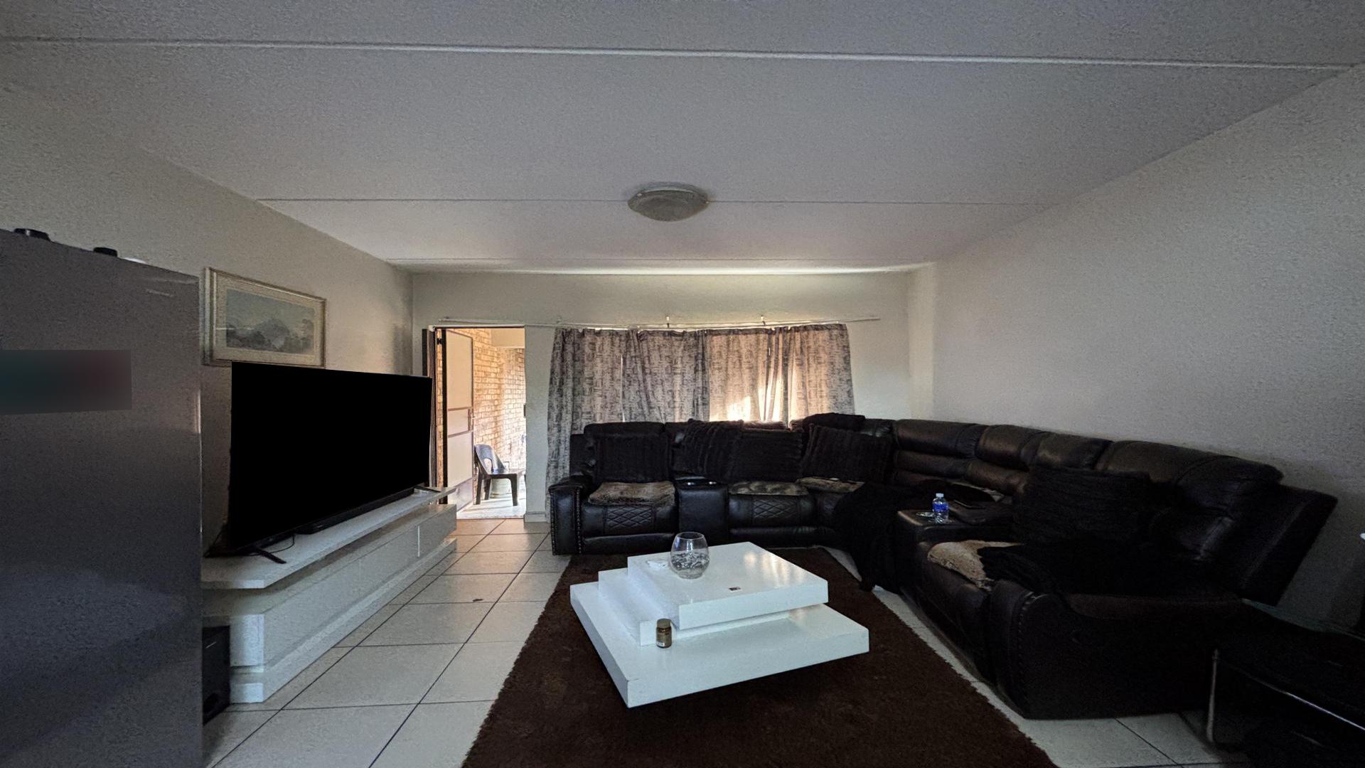 Lounges of property in Norton's Home Estates