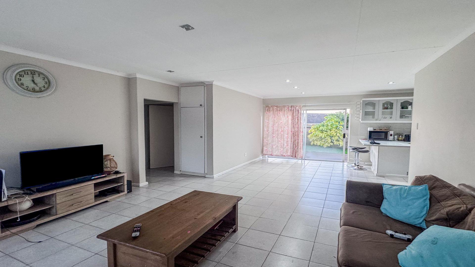Lounges of property in Beacon Bay