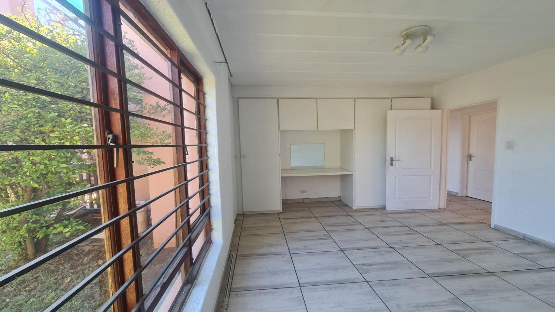Main Bedroom of property in Little Falls