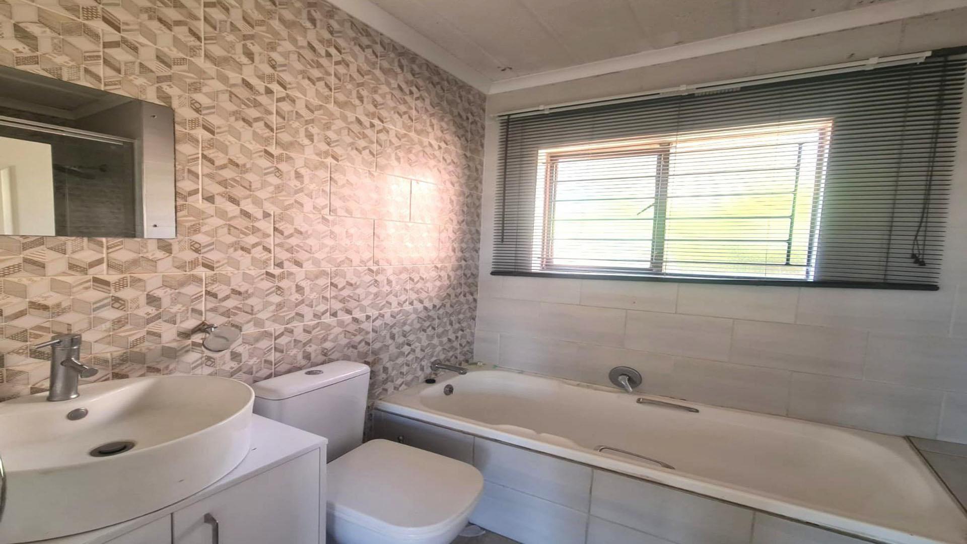 Bathroom 1 of property in Little Falls