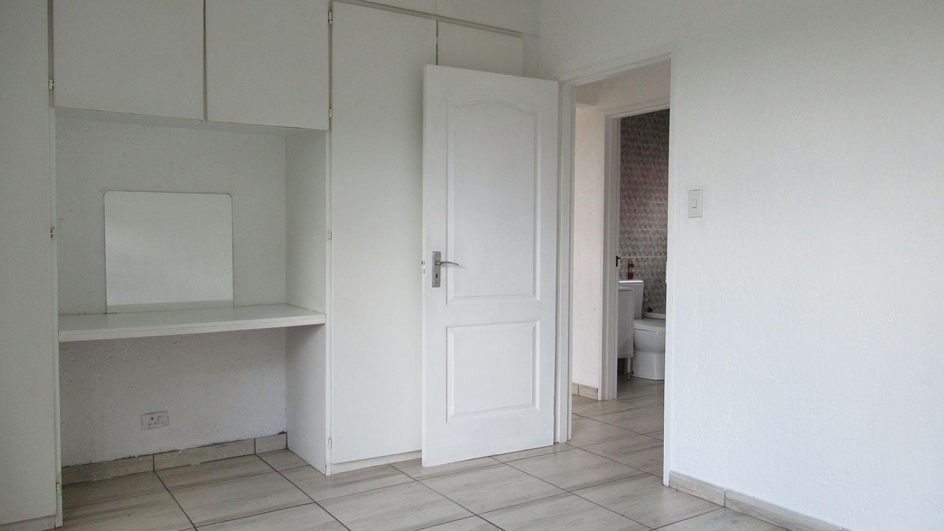 Bed Room 2 - 13 square meters of property in Little Falls