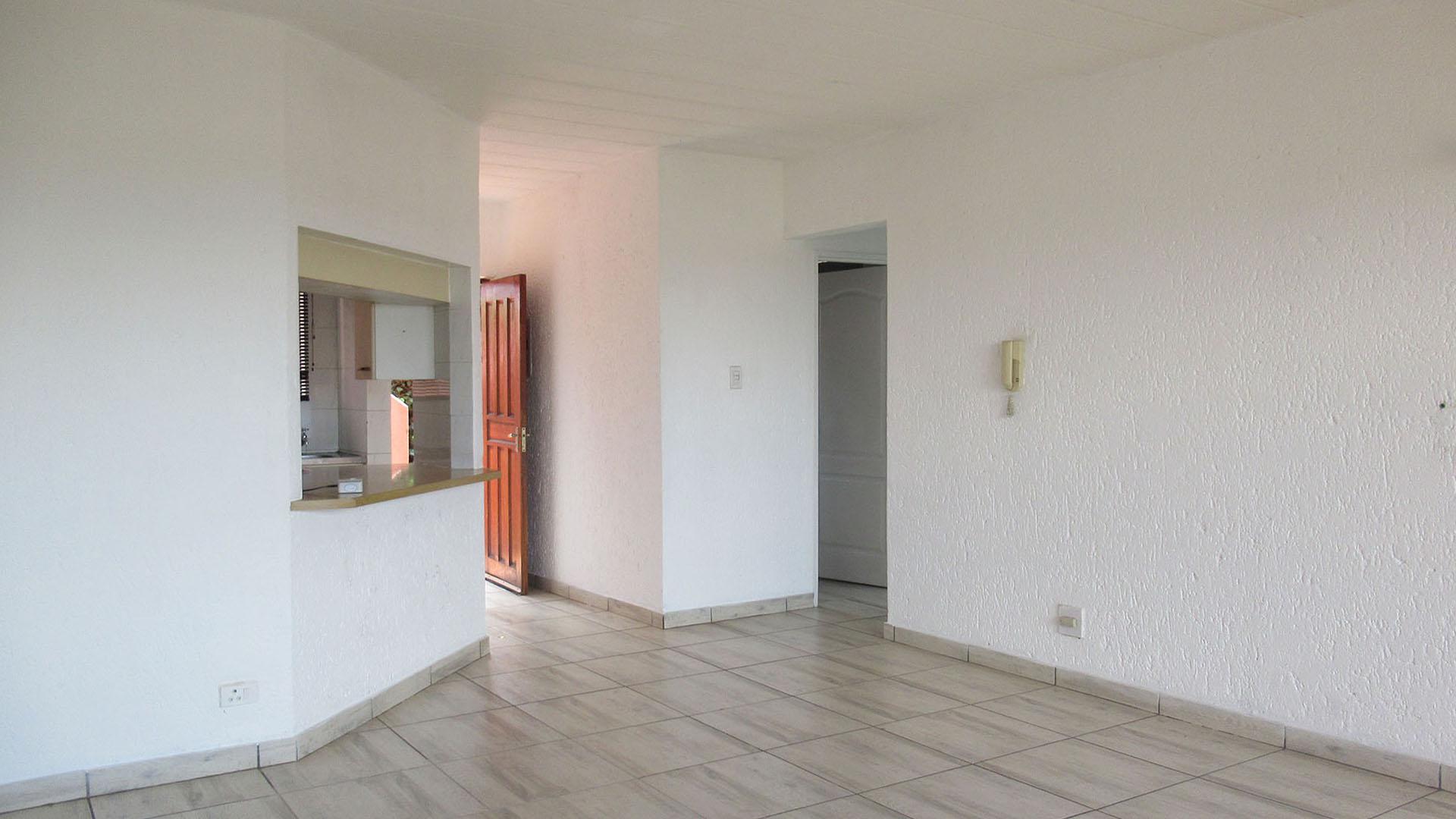 Lounges - 22 square meters of property in Little Falls