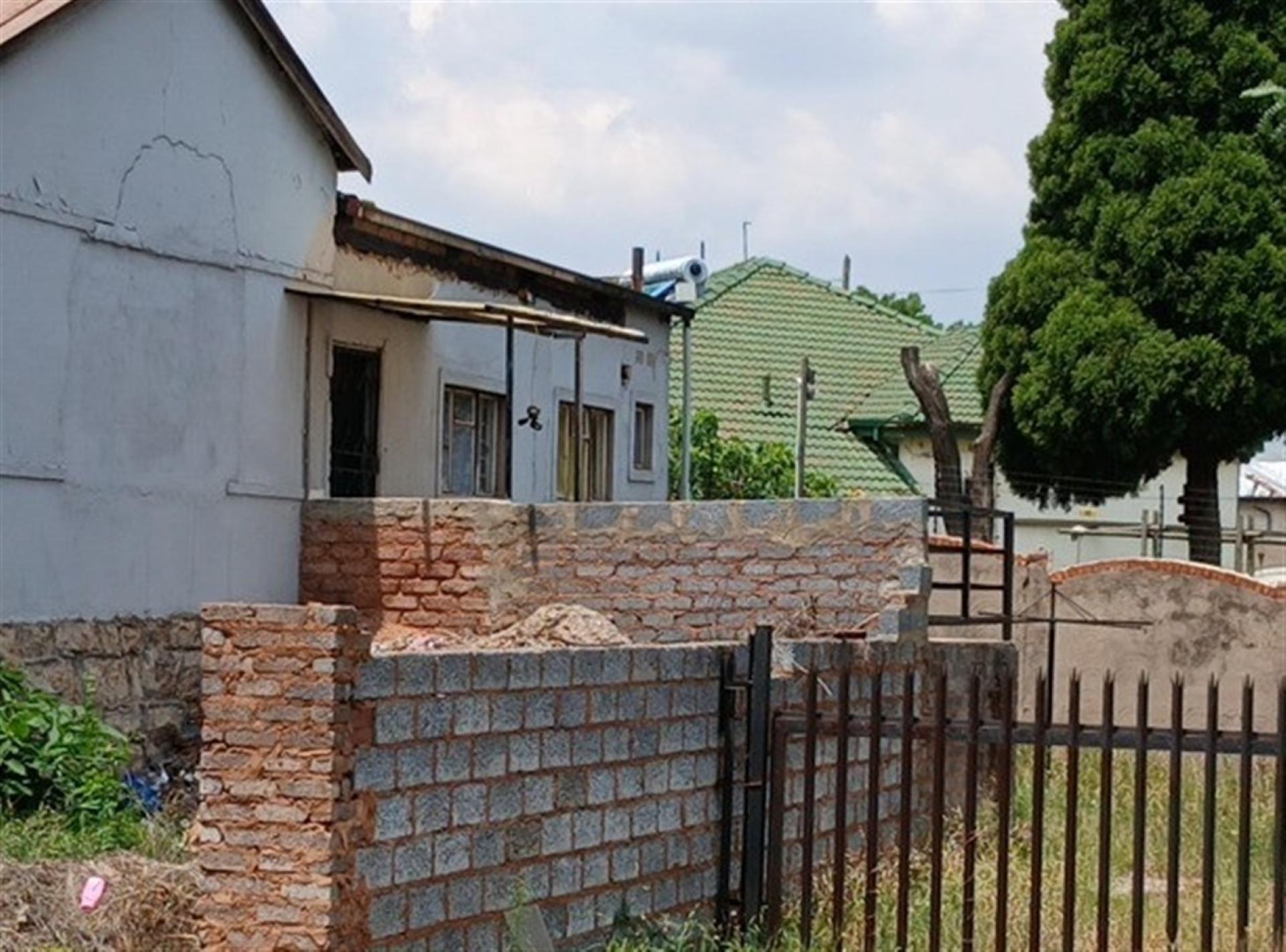 Front View of property in Alberton