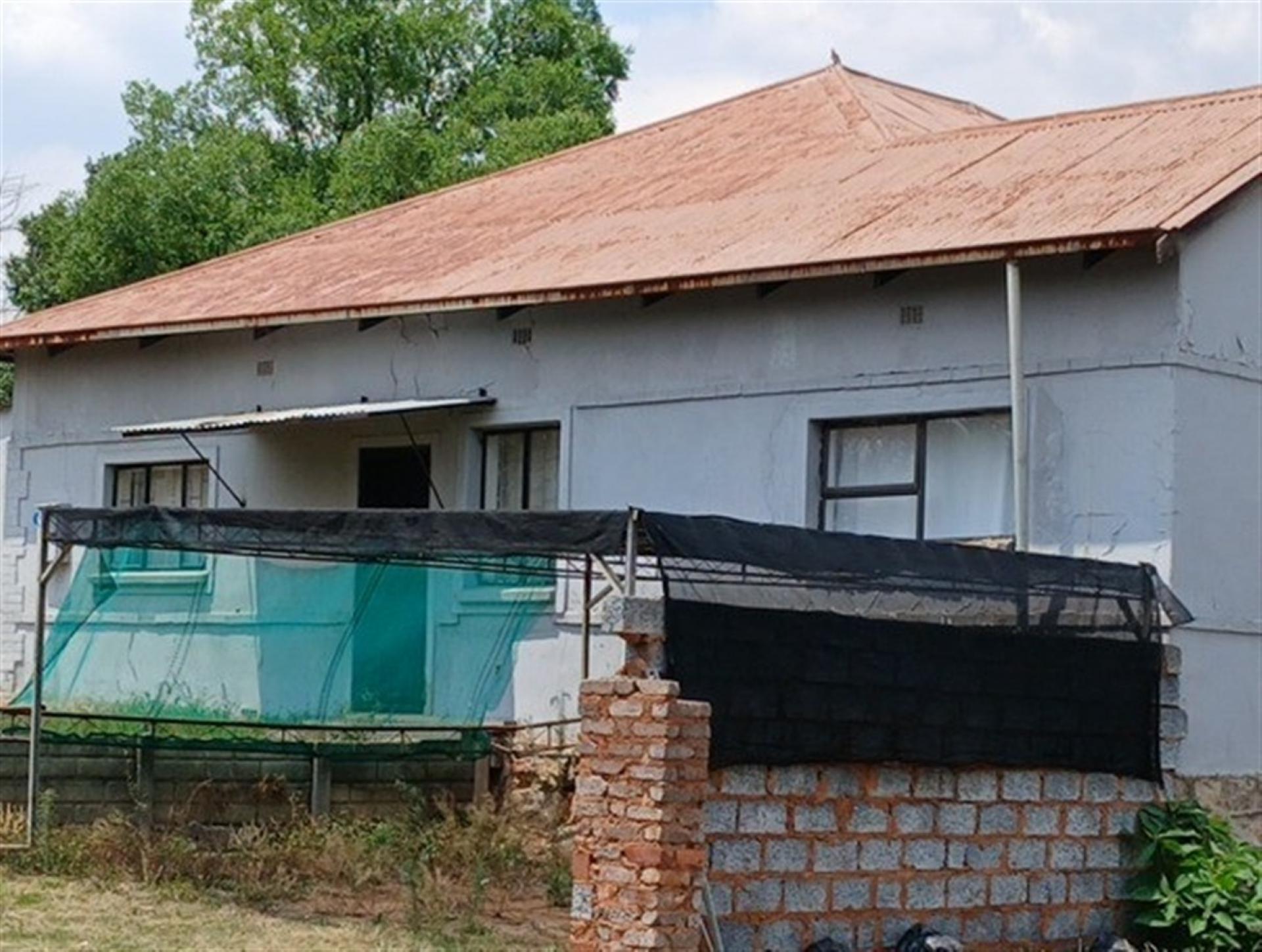 Front View of property in Alberton