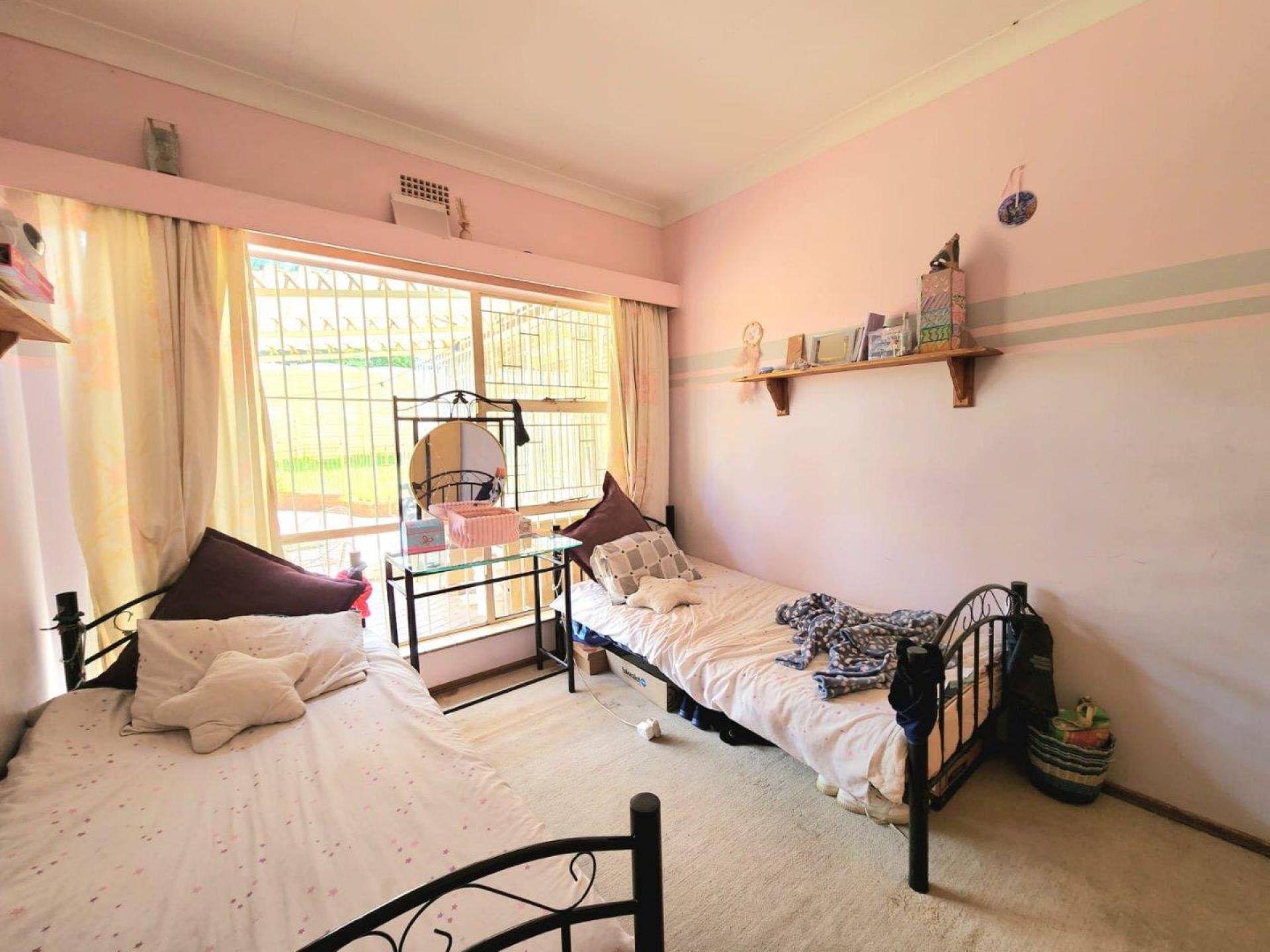 Bed Room 3 - 11 square meters of property in Glenanda