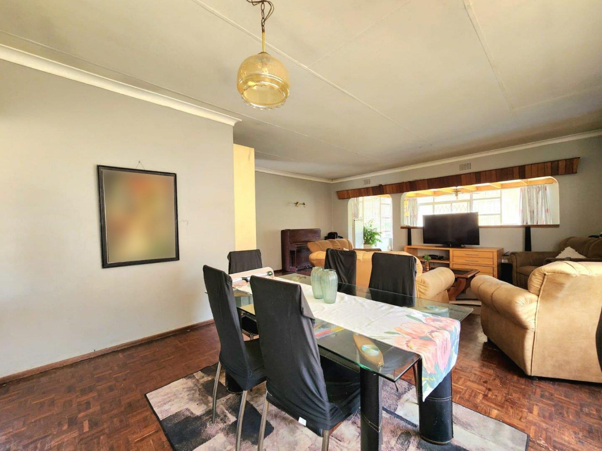 Dining Room - 9 square meters of property in Glenanda