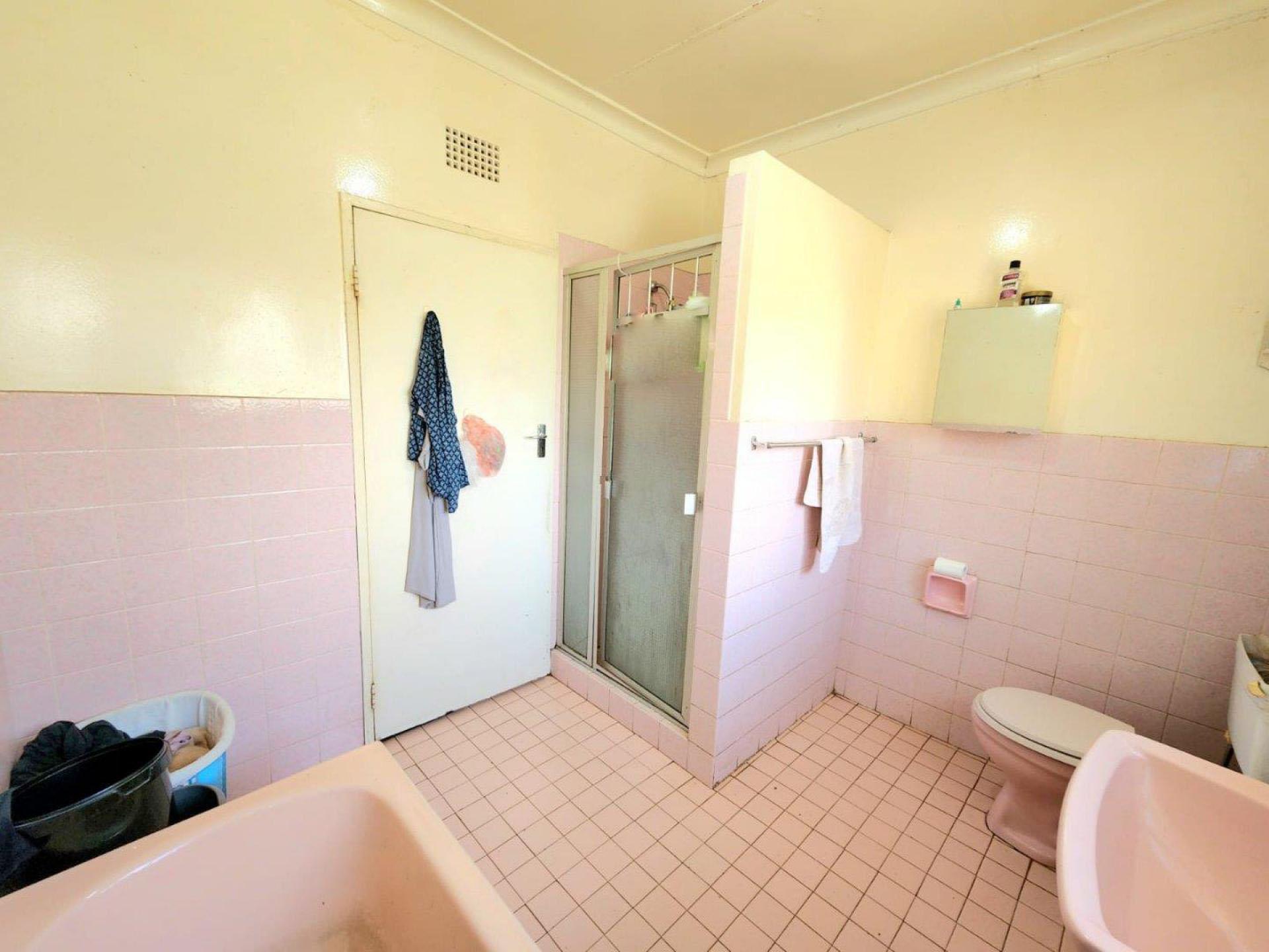 Bathroom 1 - 7 square meters of property in Glenanda