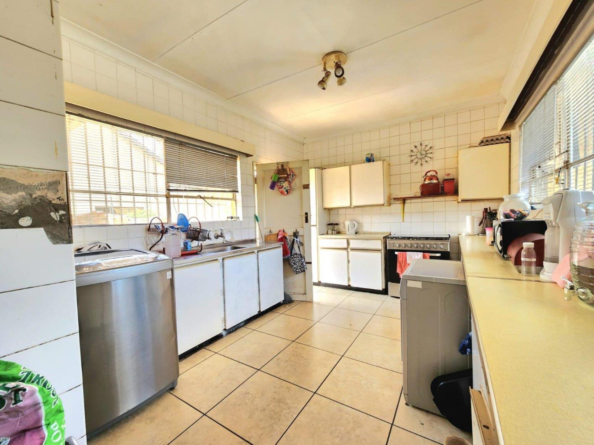 Kitchen - 15 square meters of property in Glenanda