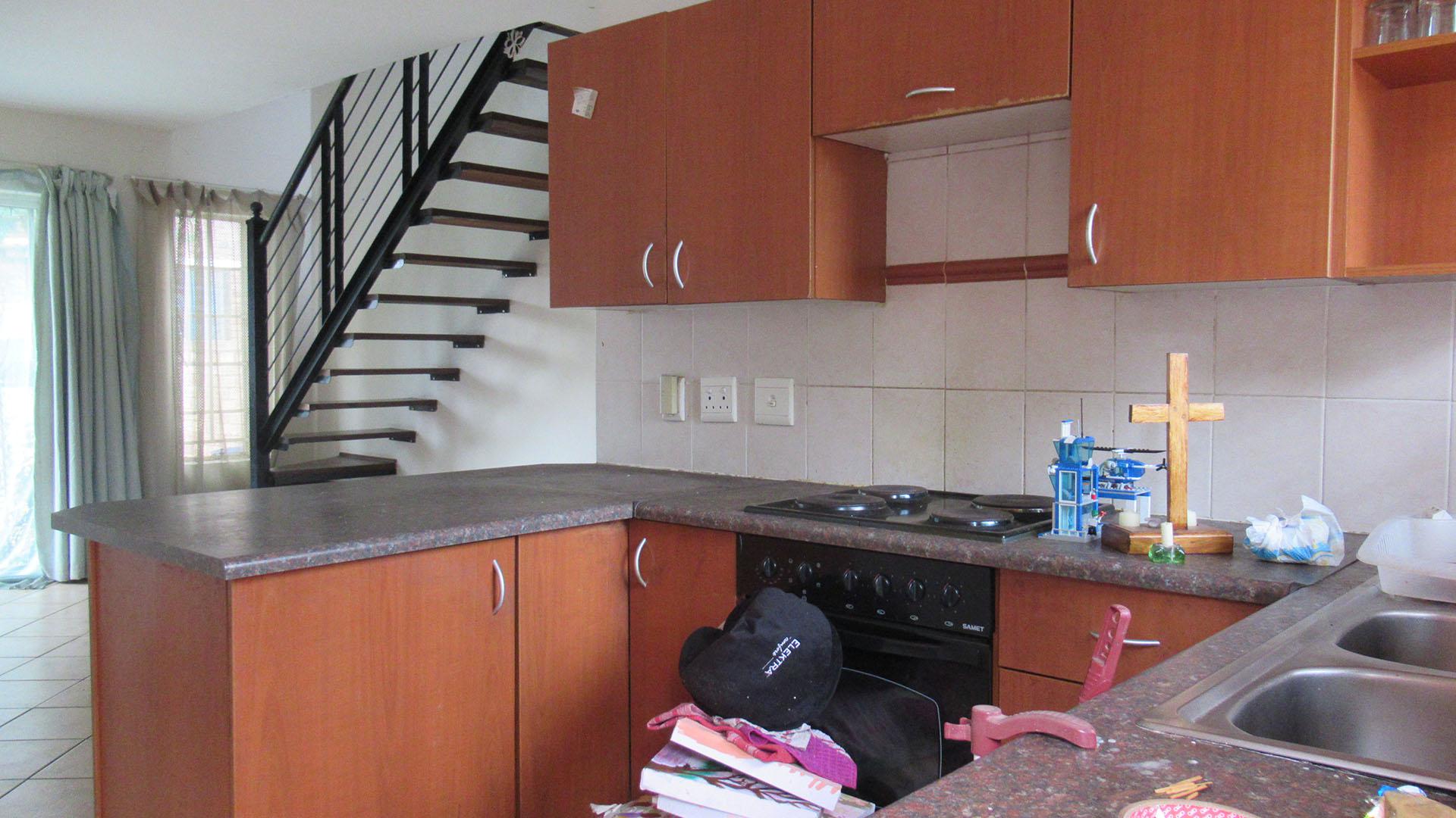 Kitchen - 10 square meters of property in Wilgeheuwel 