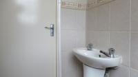 Guest Toilet - 2 square meters of property in Wilgeheuwel 