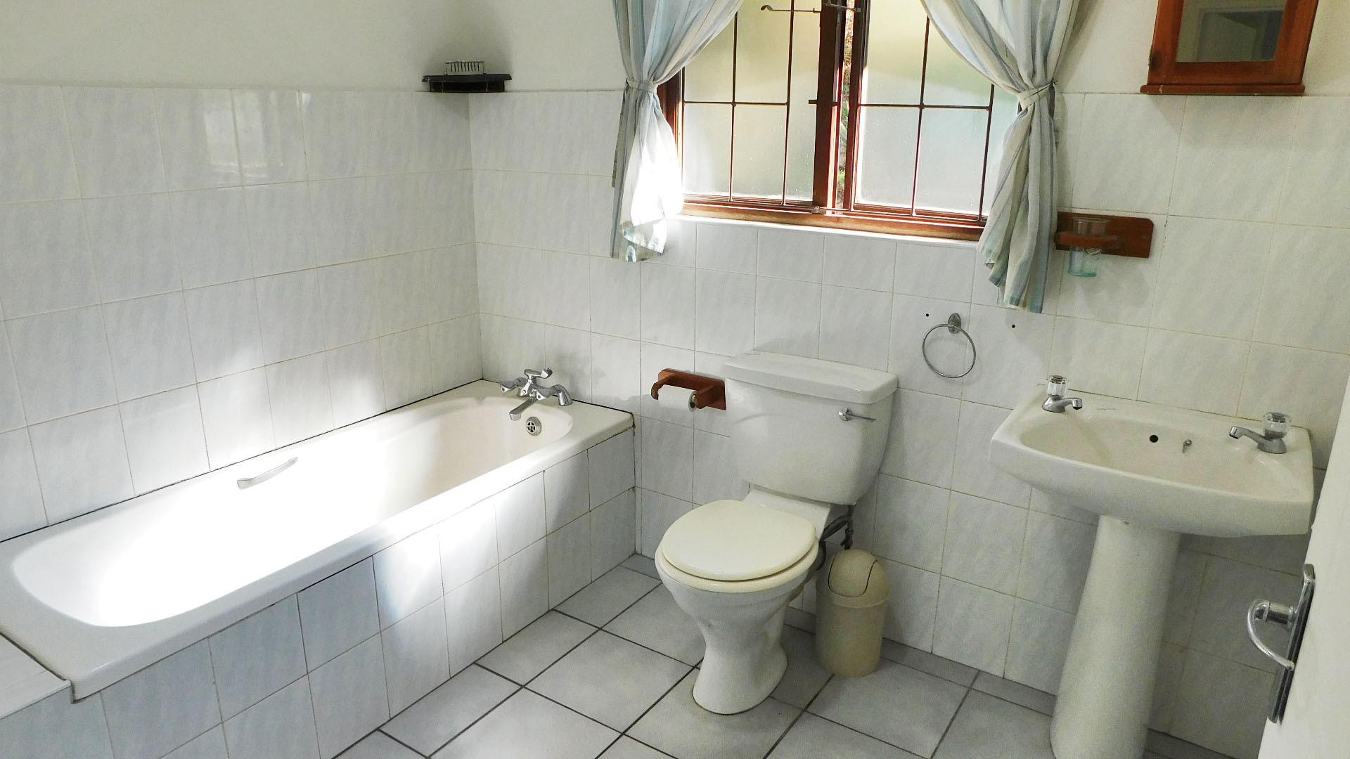 Bathroom 1 - 6 square meters of property in Waterfall