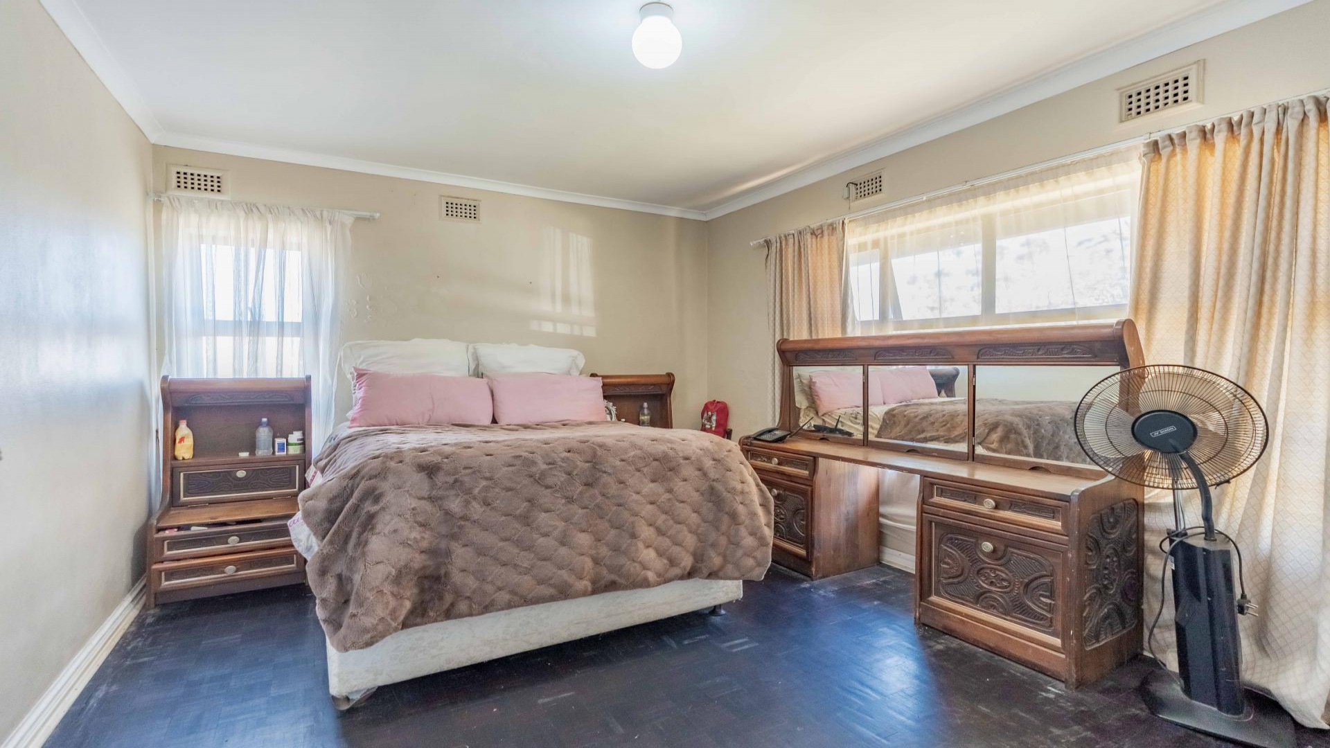 Bed Room 3 of property in Berkshire Downs