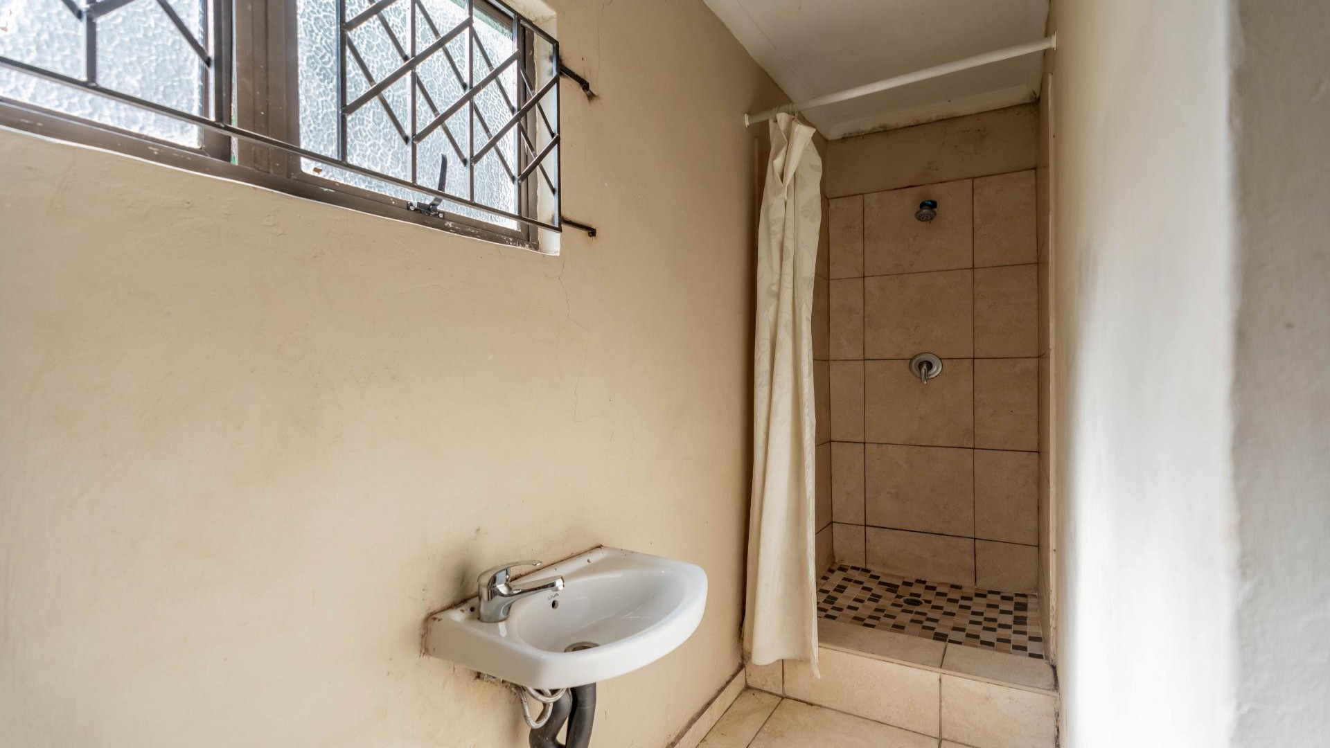 Flatlet of property in Berkshire Downs