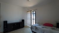 Lounges - 16 square meters of property in Paarl