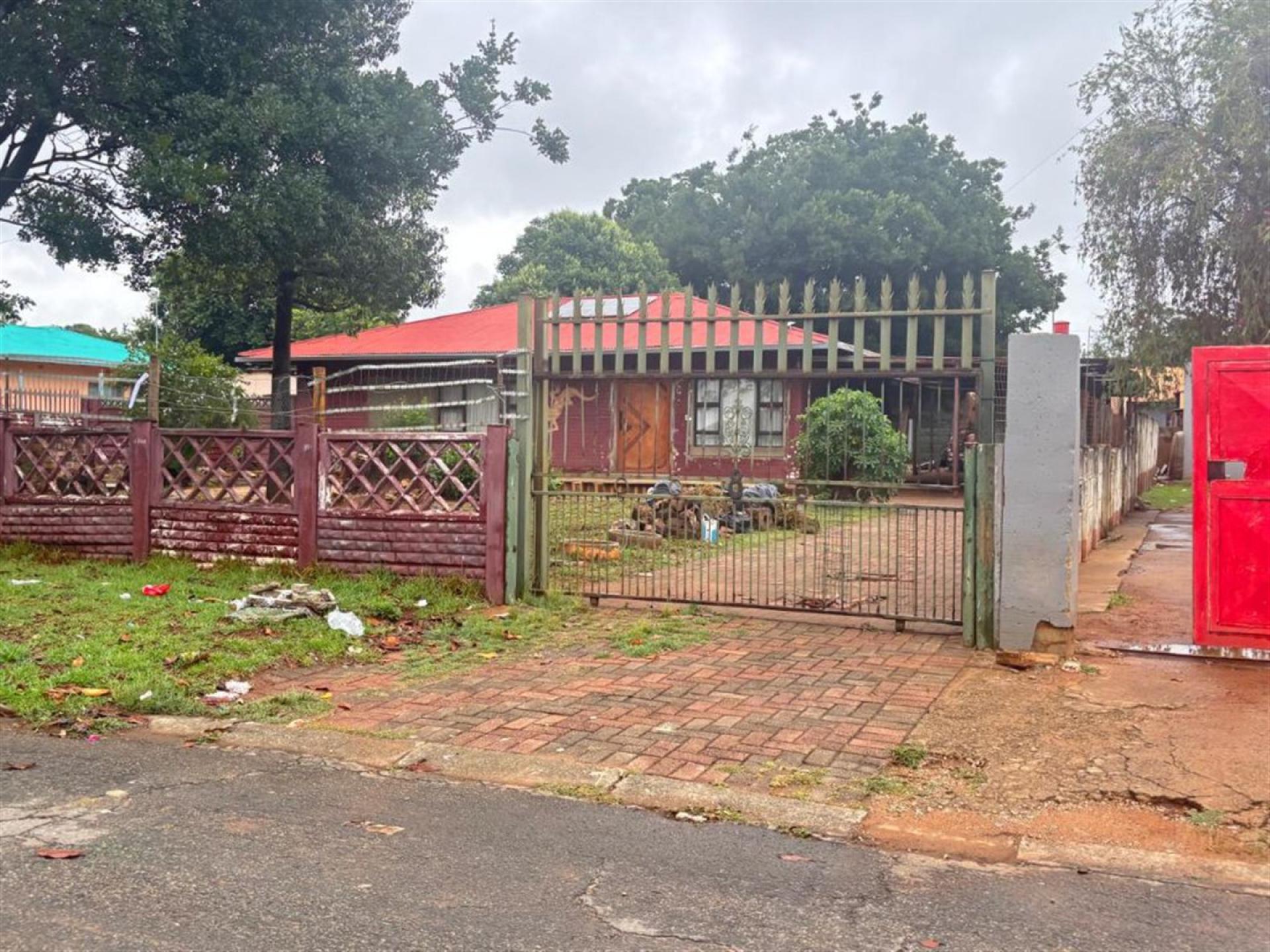 Front View of property in Homelake