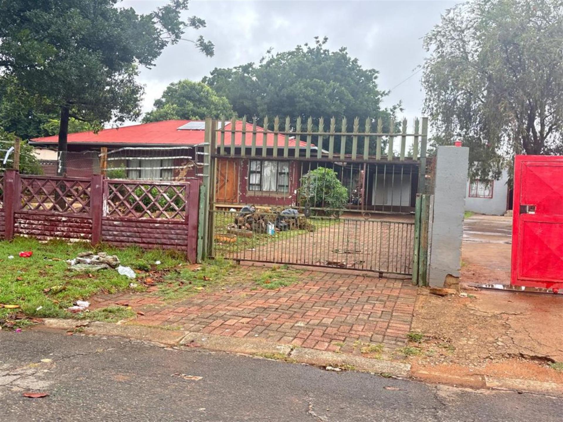 Front View of property in Homelake