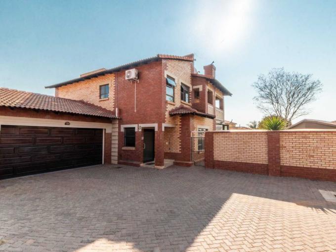 3 Bedroom Simplex for Sale For Sale in The Wilds Estate - MR591158