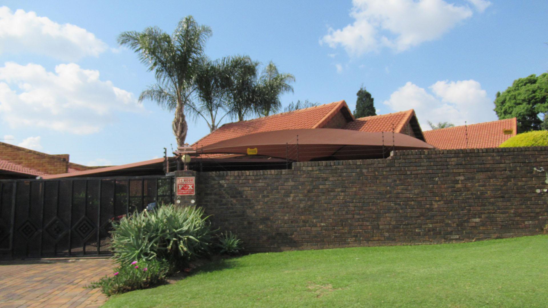 Front View of property in Glenvista