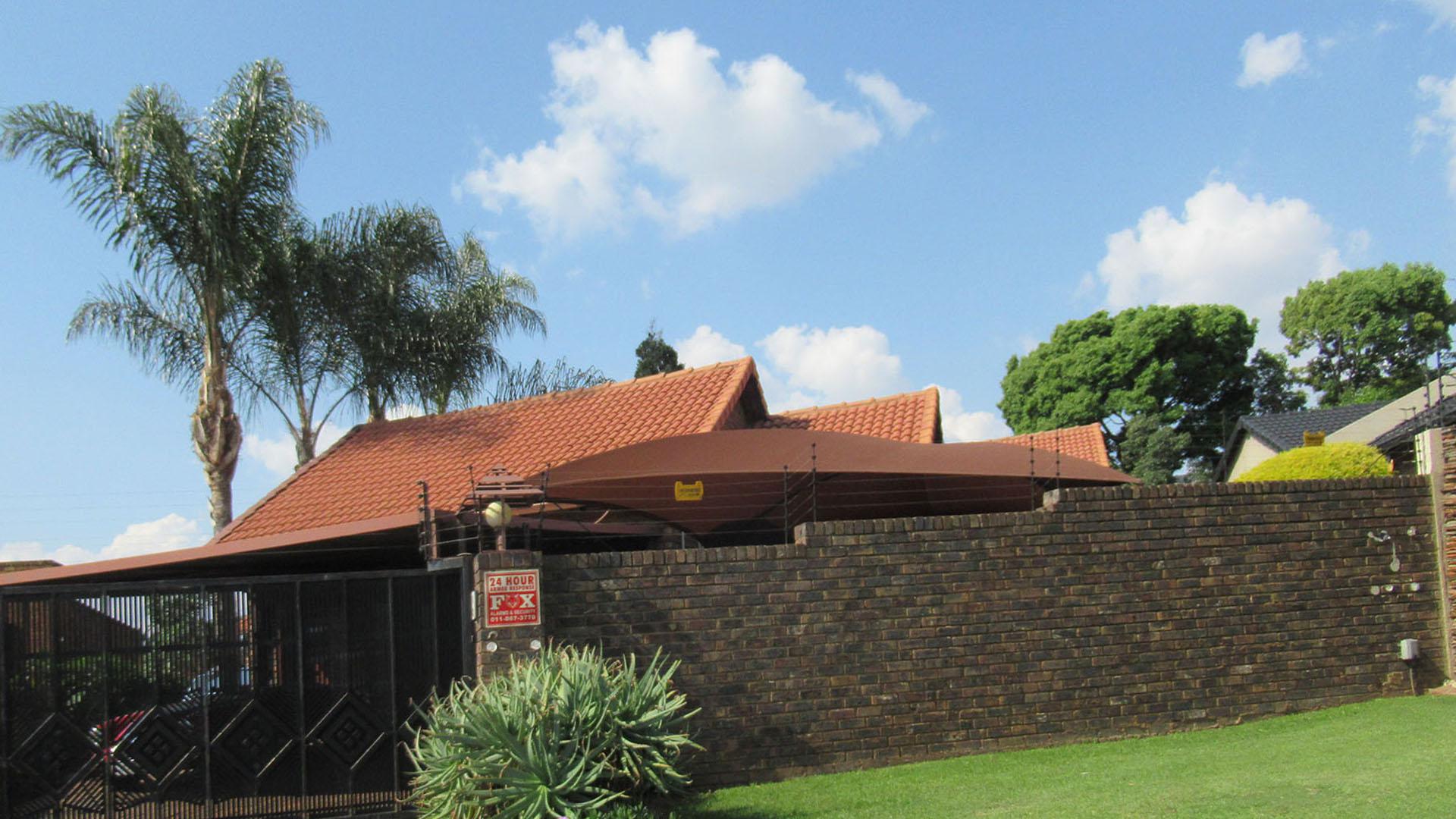 Front View of property in Glenvista