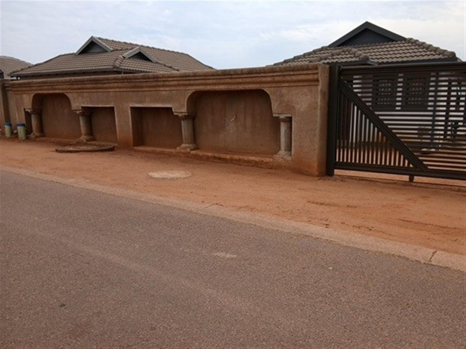 Front View of property in The Orchards
